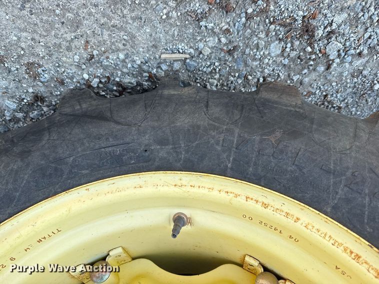 image for item DM5708 2005 John Deere 4720 MFWD tractor