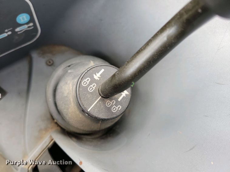 image for item DN3735 New Holland TS 90 MFWD tractor