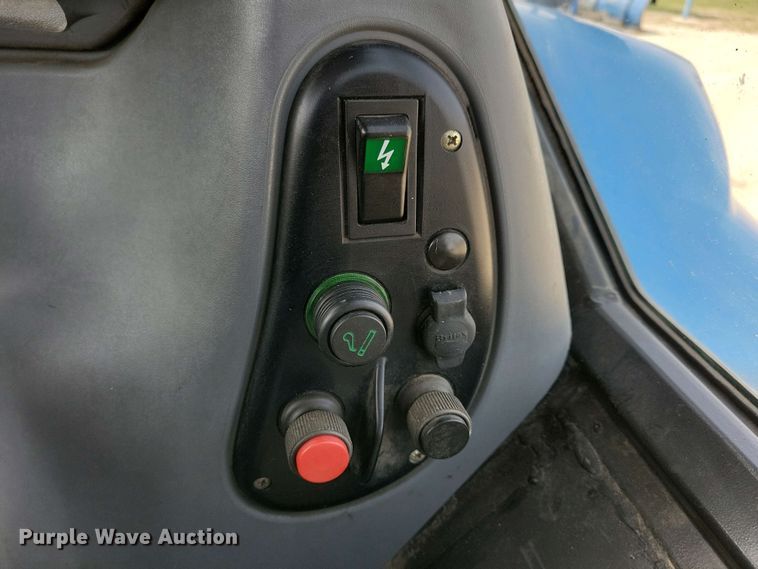 image for item DN3735 New Holland TS 90 MFWD tractor