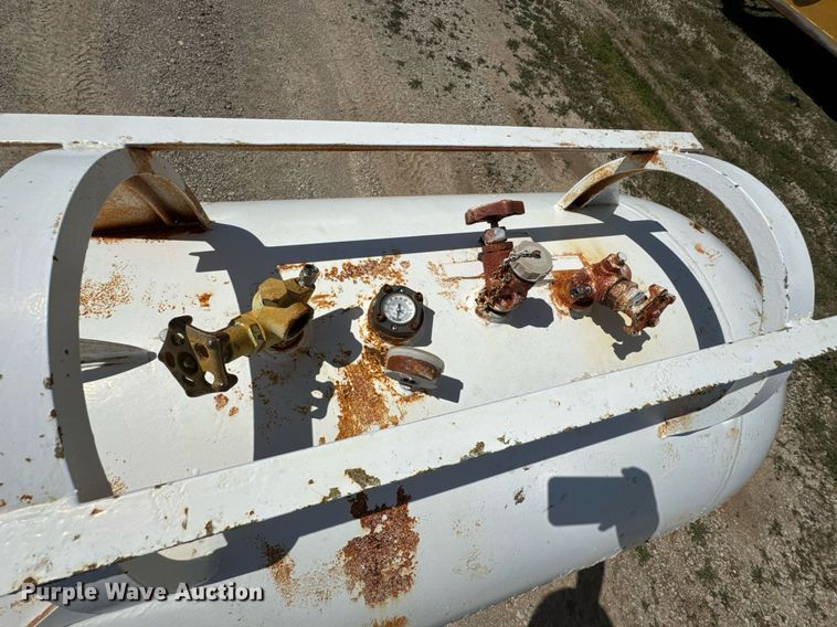 image for item DO0812 (4) NH3 tanks