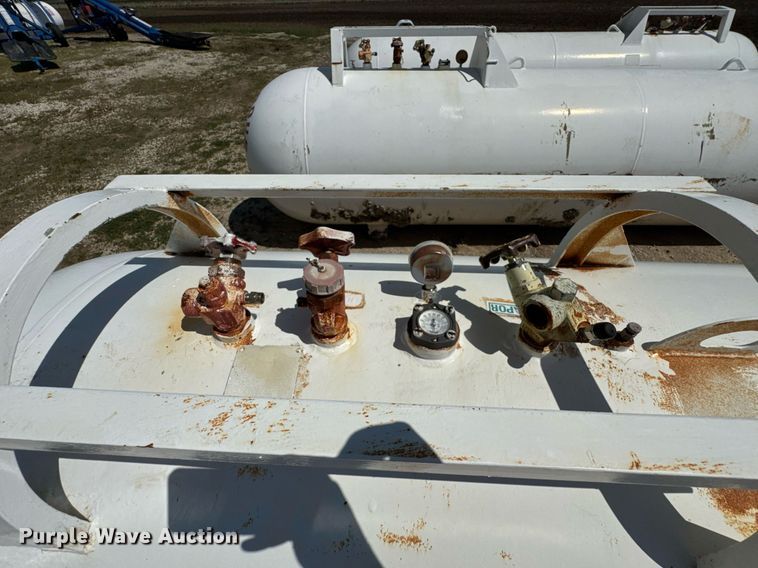 image for item DO0812 (4) NH3 tanks