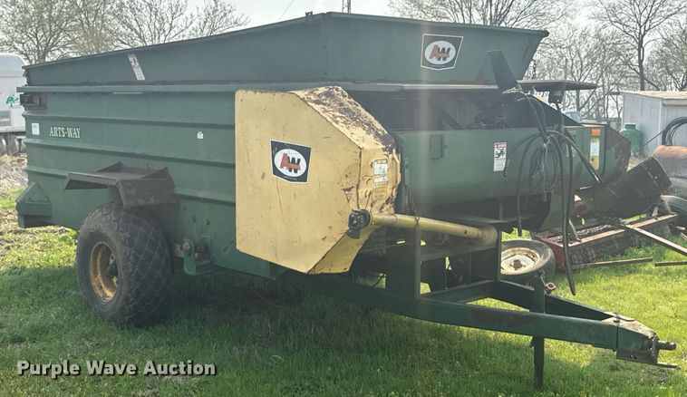 image for item DO0817 Arts-Way Silamix 850-B feed wagon