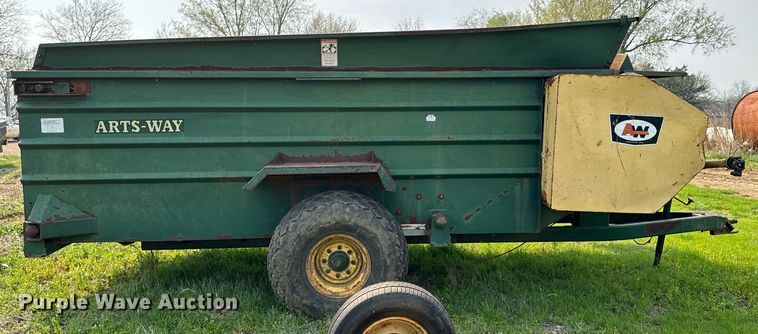 image for item DO0817 Arts-Way Silamix 850-B feed wagon