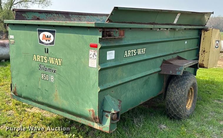 image for item DO0817 Arts-Way Silamix 850-B feed wagon
