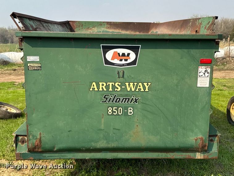 image for item DO0817 Arts-Way Silamix 850-B feed wagon