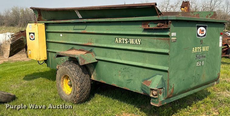image for item DO0817 Arts-Way Silamix 850-B feed wagon