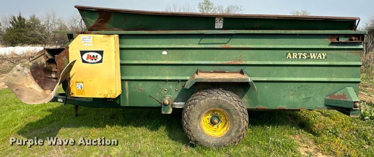 image for item DO0817 Arts-Way Silamix 850-B feed wagon
