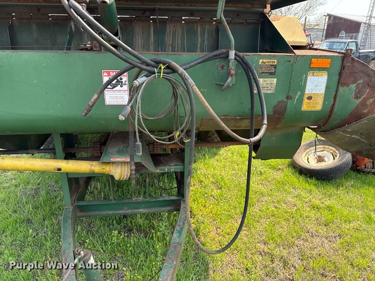 image for item DO0817 Arts-Way Silamix 850-B feed wagon