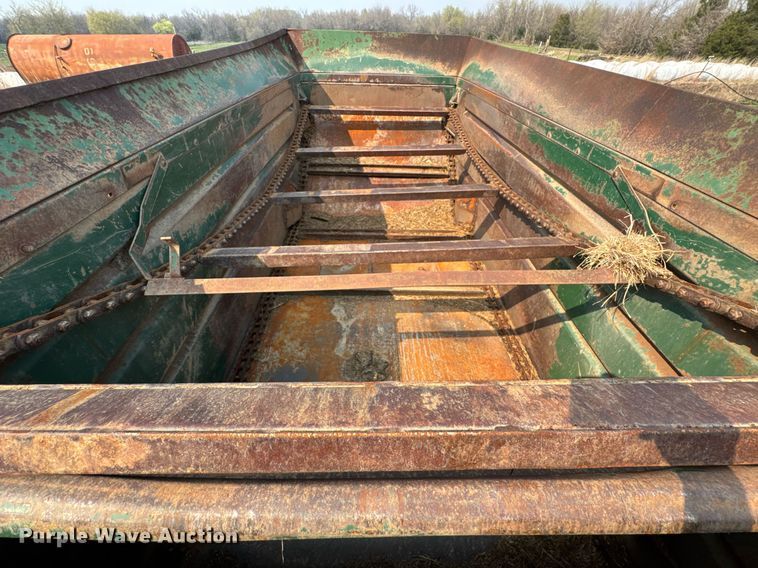 image for item DO0817 Arts-Way Silamix 850-B feed wagon