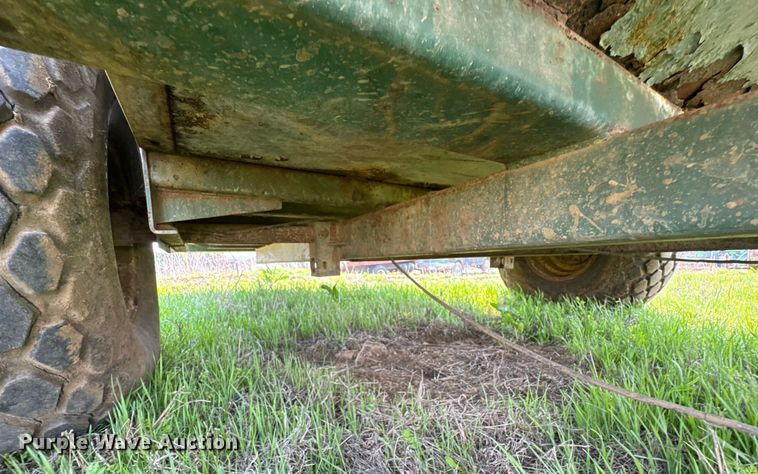 image for item DO0817 Arts-Way Silamix 850-B feed wagon