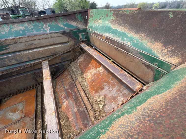 image for item DO0817 Arts-Way Silamix 850-B feed wagon