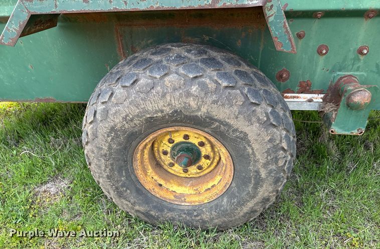 image for item DO0817 Arts-Way Silamix 850-B feed wagon