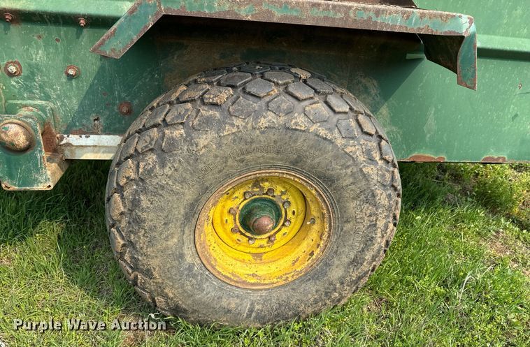 image for item DO0817 Arts-Way Silamix 850-B feed wagon