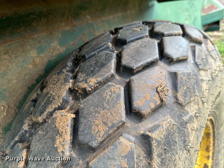 image for item DO0817 Arts-Way Silamix 850-B feed wagon