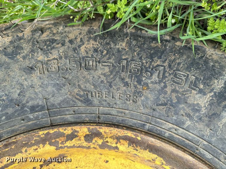 image for item DO0817 Arts-Way Silamix 850-B feed wagon