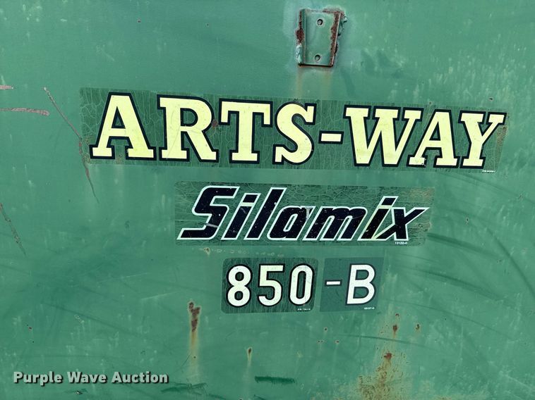 image for item DO0817 Arts-Way Silamix 850-B feed wagon