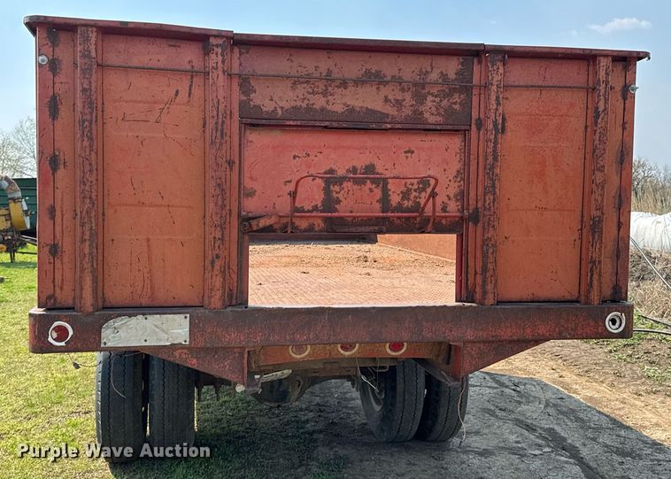 image for item DO0821 1970 Ford 600 grain truck