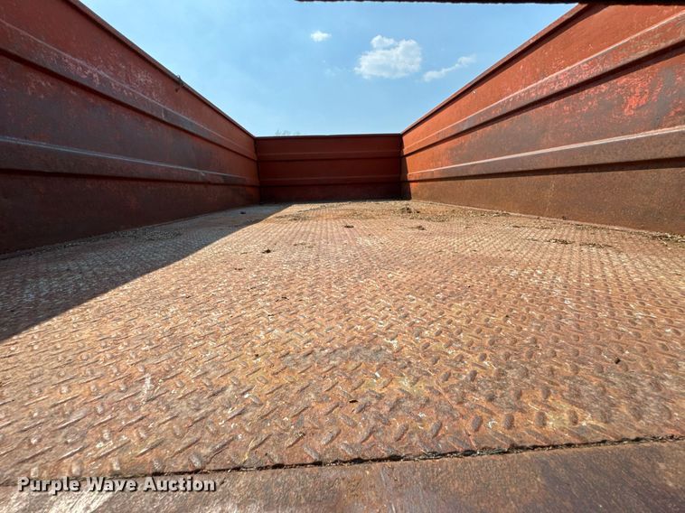 image for item DO0821 1970 Ford 600 grain truck