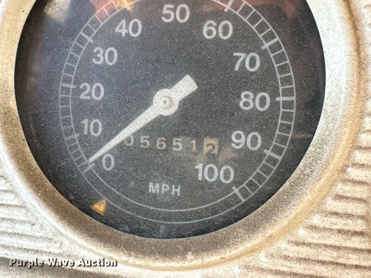 image for item DO0821 1970 Ford 600 grain truck