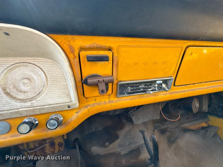 image for item DO0821 1970 Ford 600 grain truck