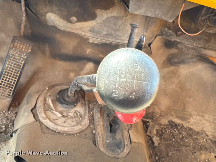 image for item DO0821 1970 Ford 600 grain truck