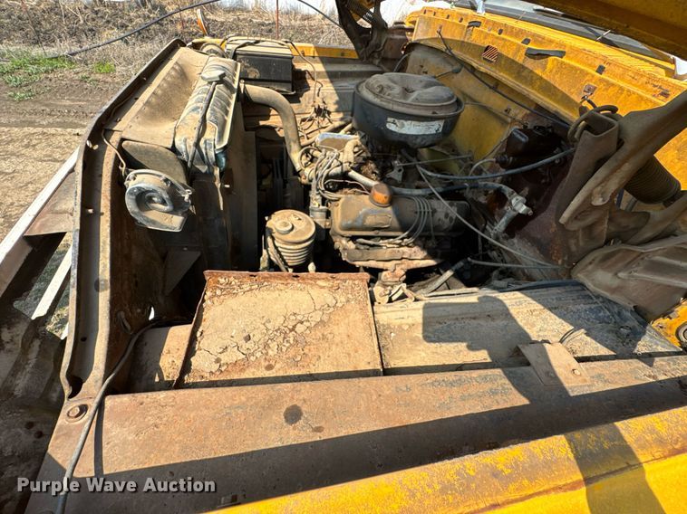 image for item DO0821 1970 Ford 600 grain truck