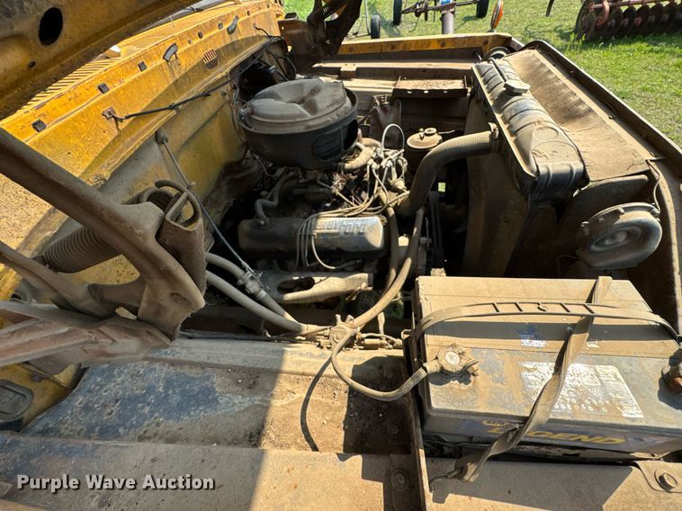 image for item DO0821 1970 Ford 600 grain truck