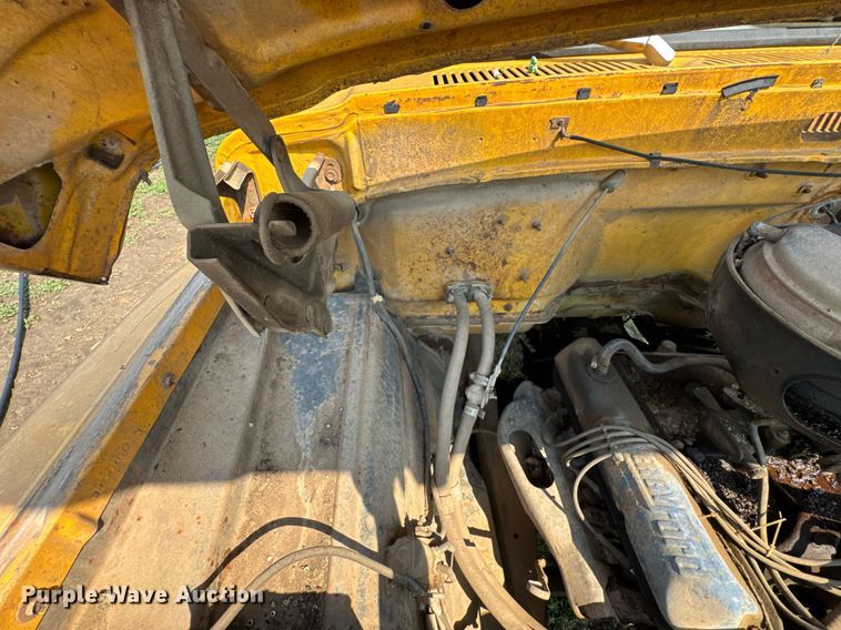 image for item DO0821 1970 Ford 600 grain truck