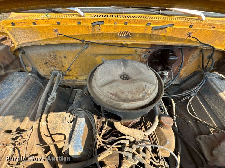 image for item DO0821 1970 Ford 600 grain truck