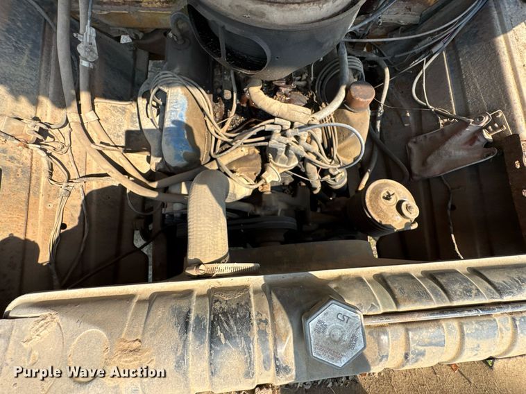 image for item DO0821 1970 Ford 600 grain truck