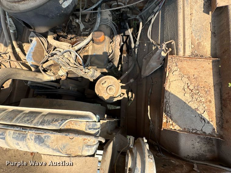 image for item DO0821 1970 Ford 600 grain truck