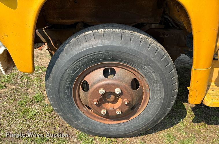 image for item DO0821 1970 Ford 600 grain truck