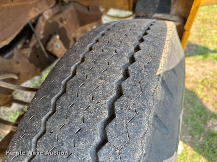 image for item DO0821 1970 Ford 600 grain truck