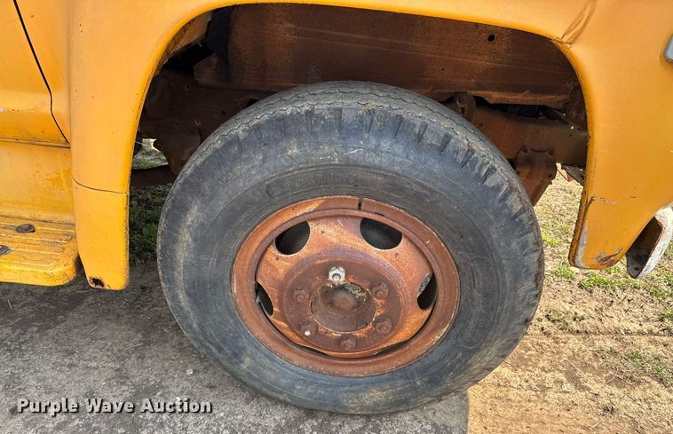 image for item DO0821 1970 Ford 600 grain truck