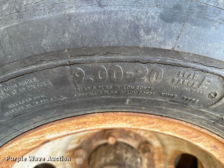 image for item DO0821 1970 Ford 600 grain truck