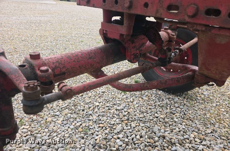 image for item DO7897 1966 International Harvester Farmall 806 tractor