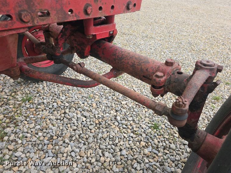 image for item DO7897 1966 International Harvester Farmall 806 tractor