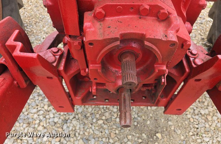 image for item DO7897 1966 International Harvester Farmall 806 tractor