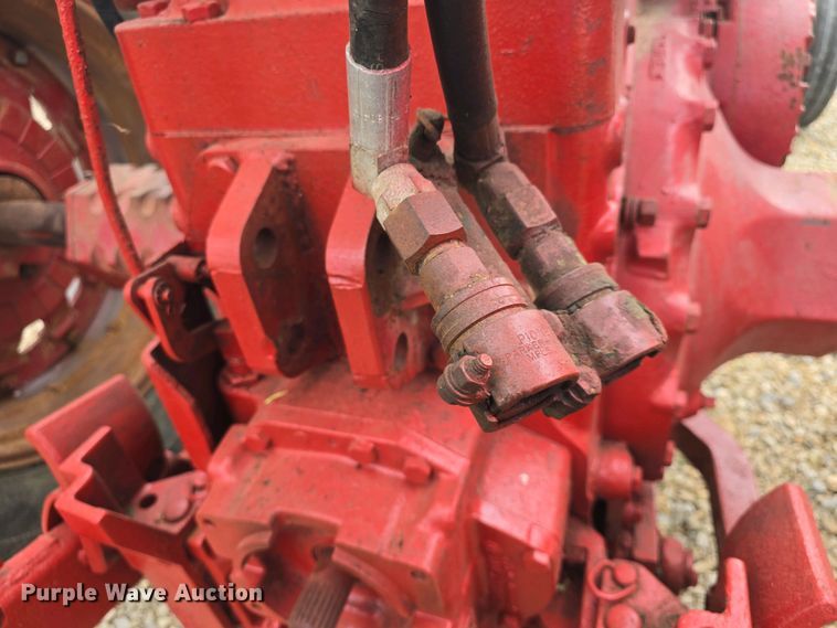 image for item DO7897 1966 International Harvester Farmall 806 tractor