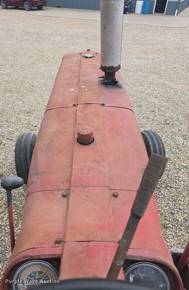 image for item DO7897 1966 International Harvester Farmall 806 tractor