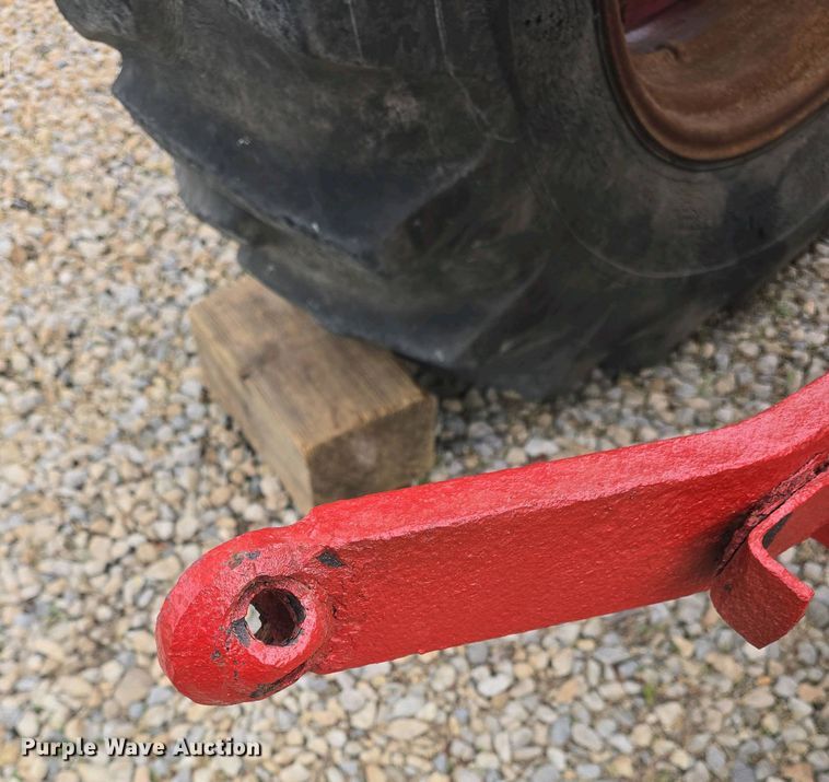 image for item DO7897 1966 International Harvester Farmall 806 tractor