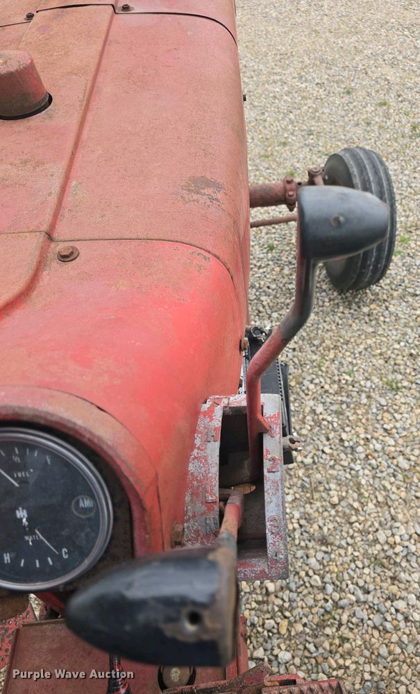 image for item DO7897 1966 International Harvester Farmall 806 tractor