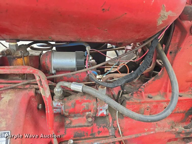 image for item DO7897 1966 International Harvester Farmall 806 tractor