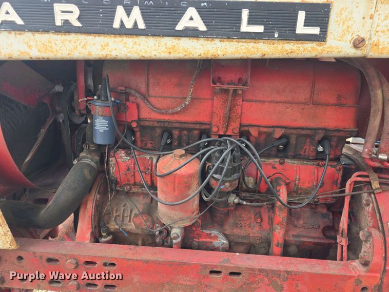 image for item DO7897 1966 International Harvester Farmall 806 tractor