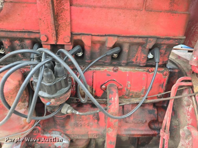 image for item DO7897 1966 International Harvester Farmall 806 tractor