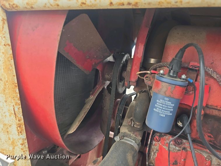 image for item DO7897 1966 International Harvester Farmall 806 tractor