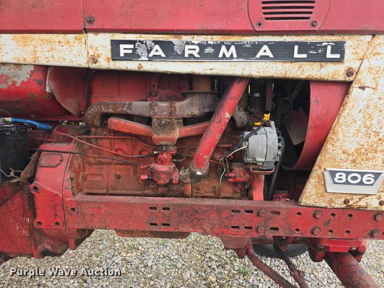 image for item DO7897 1966 International Harvester Farmall 806 tractor