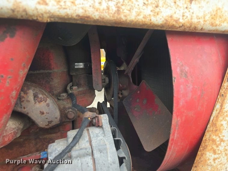 image for item DO7897 1966 International Harvester Farmall 806 tractor