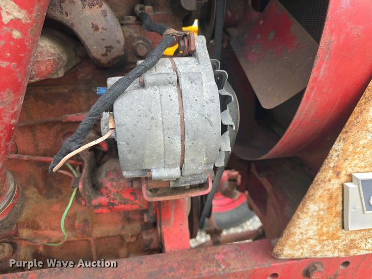 image for item DO7897 1966 International Harvester Farmall 806 tractor