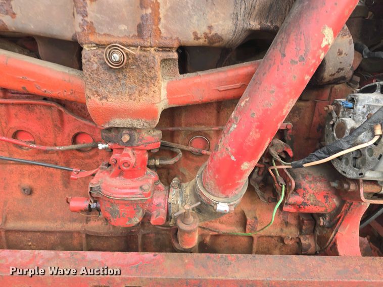 image for item DO7897 1966 International Harvester Farmall 806 tractor